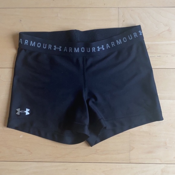 Underarmour athletic booty shorts - Picture 2 of 3